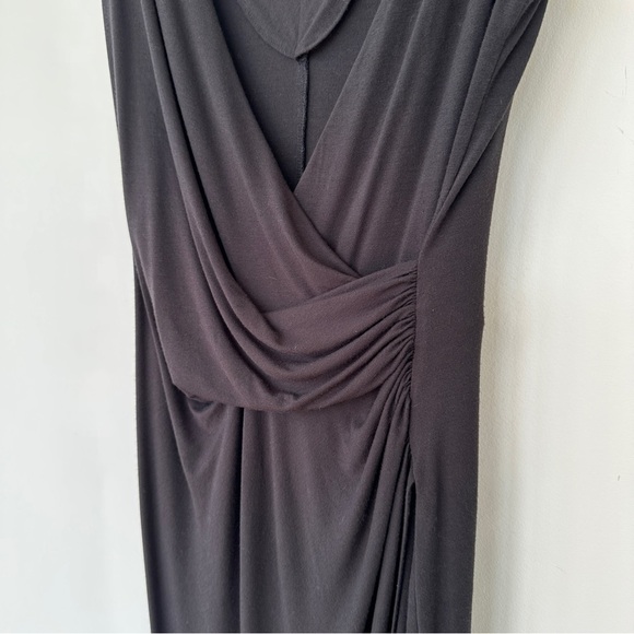 Tommy Bahama  popover dress, sleeveless, surplice top, in a stretch jersey knit - Picture 2 of 8